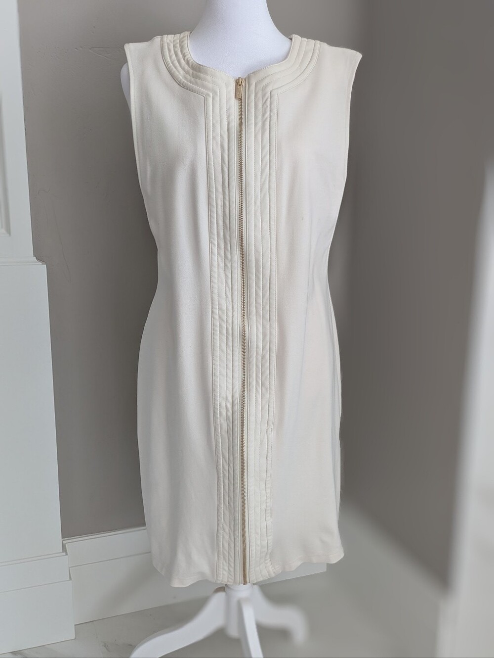 Ellen Tracy Cream Zip-Front Sleeveless Sheath Lg